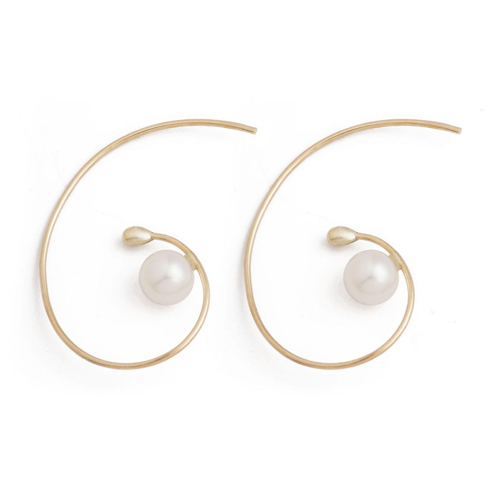 9kt Gold. Spiral earrings with pearls