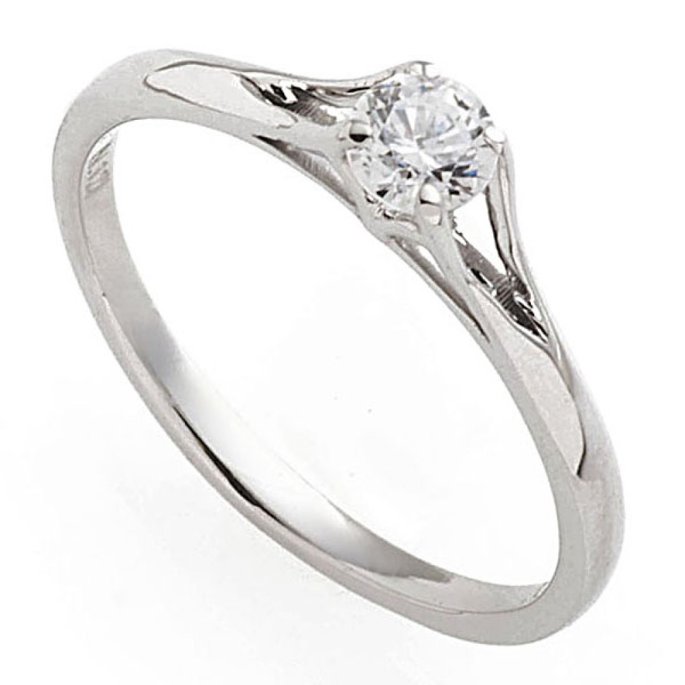 9kt Gold. Classic white gold 9ct solitaire