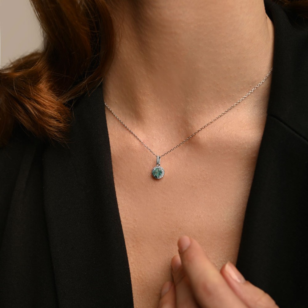 Sterling silver 925°. Round teal pendant with halo